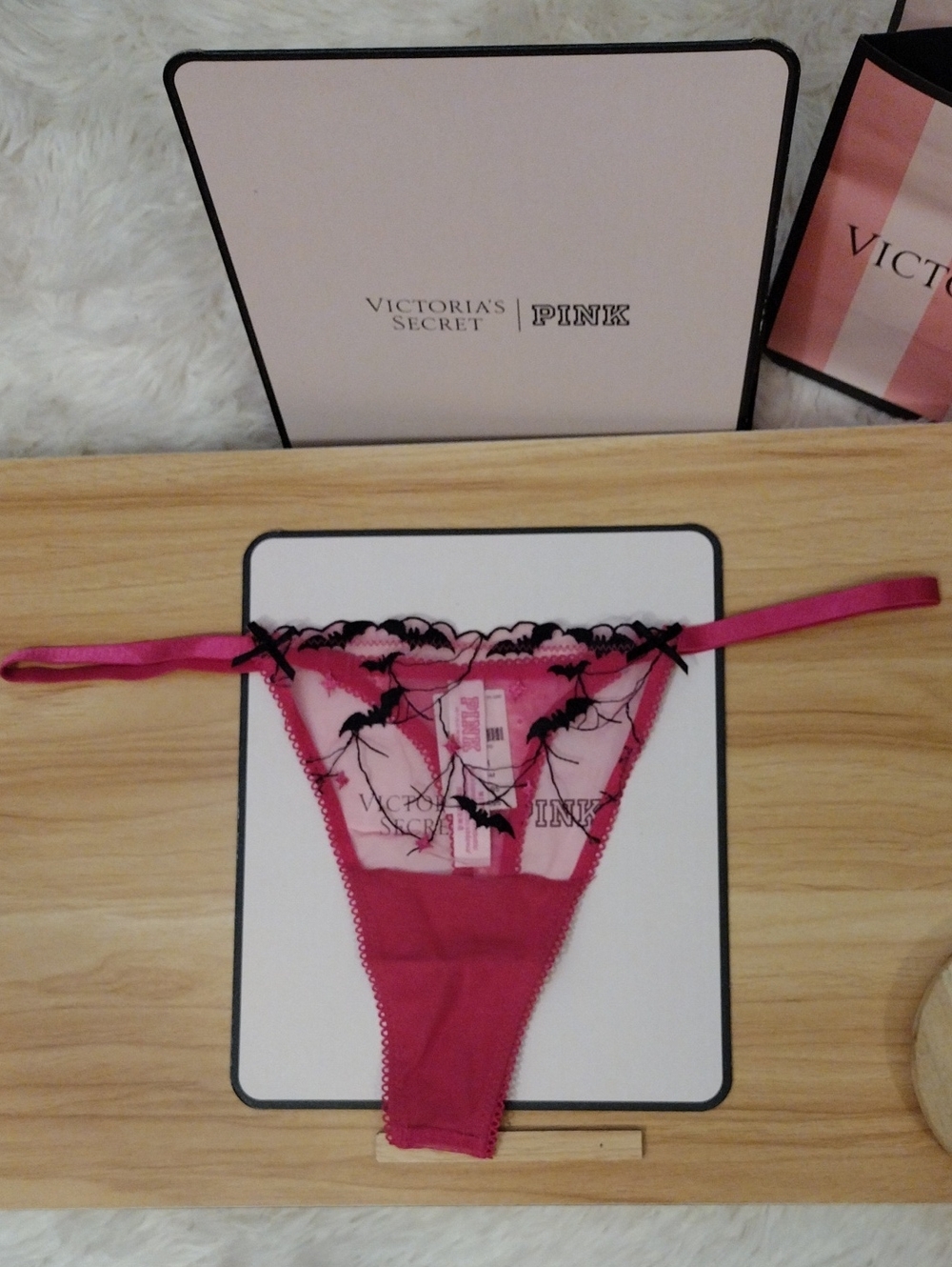 Victoria's Secret PINK Hot Pink Thong with Black Lace Detail Medium 🆕
